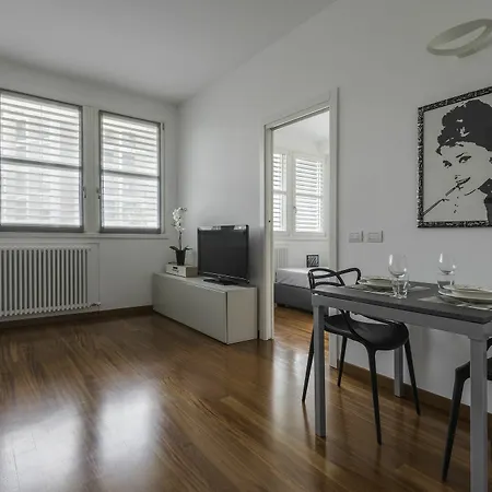 Rentclass - Fair Area - Piazza De Angeli Apartment