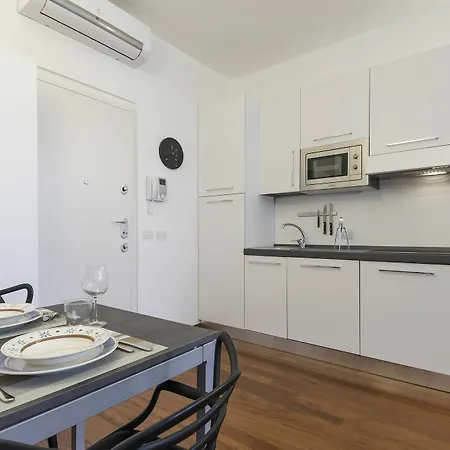 Rentclass - Fair Area - Piazza De Angeli Milan